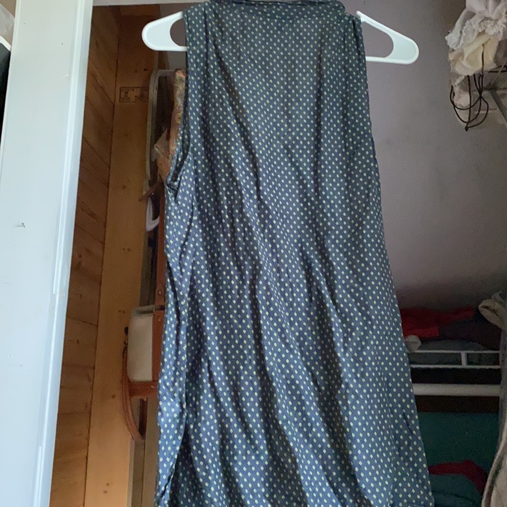 Like new! Gap patterned button down - Picture 2 of 5